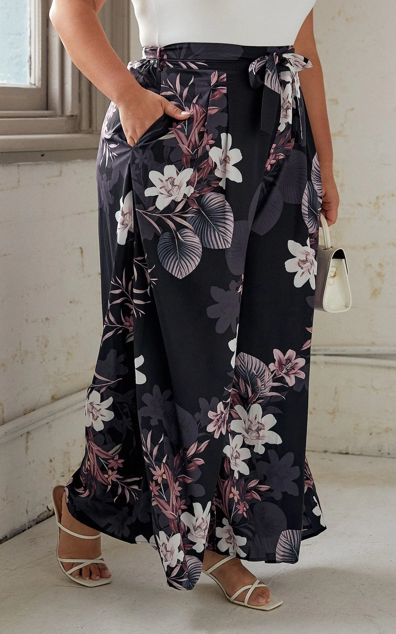 Paradise Lily Pants - Black Floral